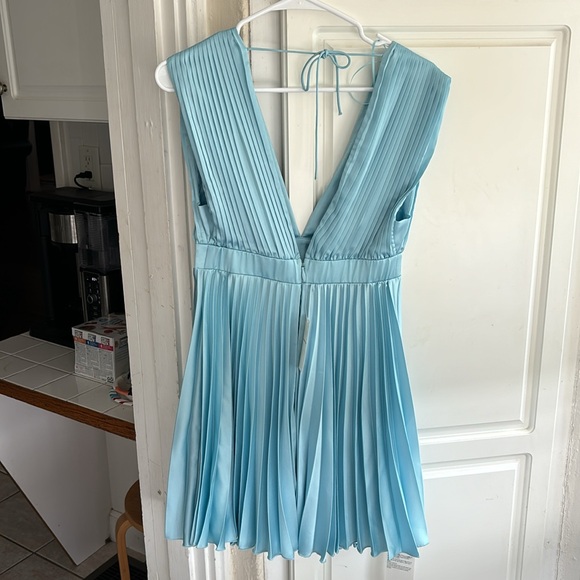 NWT Abercrombie and Fitch A&F Plunge Pleated Mini Dress - Picture 3 of 6
